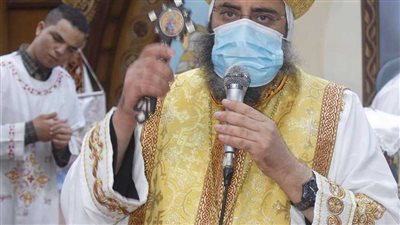 الأنبا فيلوباتير يرسم أول 5 كهنة و5 دياكونيين لإيبارشية أبوقرقاص 