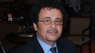 عمرو عرفة عن أزمة رشوان توفيق مع ابنته: يارب تكون كذبة