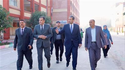 محافظ دمياط يتفقد اللجان الامتحانية بمدرستي كفر البطيخ الإعدادية وسعد الثانوية ( صور )