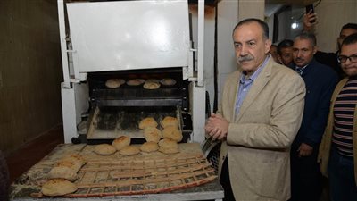 محافظ أسيوط يشدد على تحرير محاضر للمتعدين على حق المواطنين في خبز مطابق للمواصفات (صور)