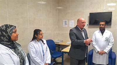سكرتير محافظ أسوان المساعد يتابع الخدمات الطبية والعلاجية بمستشفى دراو المركزي (صور)