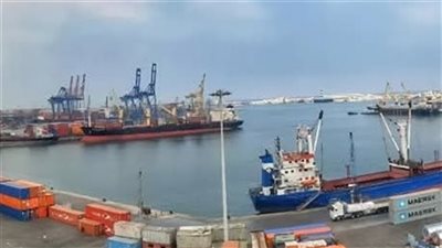 انتظام حركة الملاحة وتداول البضائع بميناء الإسكندرية