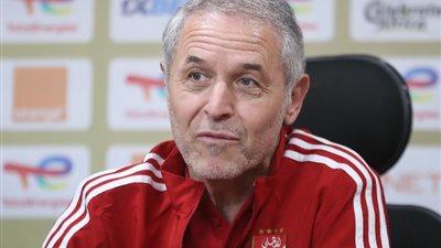 كولر يحاضر لاعبي الأهلي بالفيديو استعدادا لمواجهة الجونة 