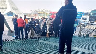 ميناء نويبع البحري يشهد مغادرة الفوج الخامس من السوريين نحو الأردن 