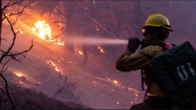  الخسائر 150 مليار دولار، ارتفاع ضحايا حرائق لوس أنجلوس إلى 16 قتيلا 