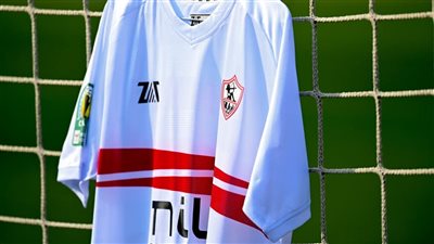 استمرار أزمات شركة الملابس الجديدة بالزمالك، الأبيض يظهر بزيه القديم في مباراة بلاك بولز