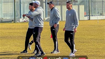 علاء نبيل يجتمع بالجهاز الفني ولاعبي منتخب الشباب خلال تدريبات اليوم 