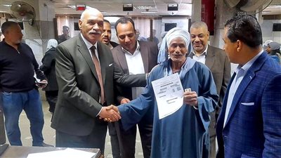 السكرتير العام بسوهاج يتفقد إجراءات تلقي طلبات التصالح بالمراكز التكنولوجية 