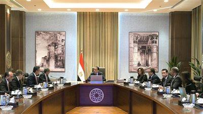 رئيس الوزراء يستعرض ملامح منظومـة الكارت الموحـد لصرف الدعـم التمويني