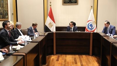 وزير الصحة يبحث مع وفد اتحاد الصناعات الألماني ملف تدريب فرق التمريض