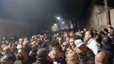 تشييع جثمان جزار لقي مصرعه على يد جاره بسبب عداد مياه في المحلة (فيديو)