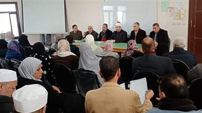 استعدادًا لامتحانات الشهادتين الابتدائية والإعدادية، رئيس منطقة الإسكندرية الأزهرية يجتمع برؤساء اللجان ومساعديهم