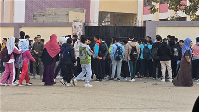 انتظام امتحانات الفصل الدراسي الأول لصفوف النقل بأسيوط (فيديو وصور)