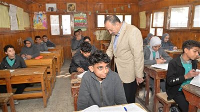 محافظ أسيوط يتفقد لجان امتحانات الصفين الأول والثاني الإعدادي