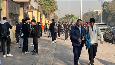 طلاب ثانية ثانوي بالجيزة: امتحان علم النفس سهل وكله من ورقة المفاهيم (فيديو) 