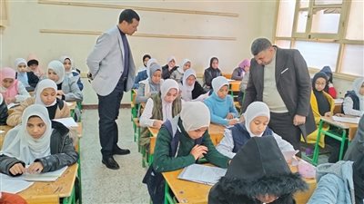 وكيل تعليم سوهاج يتفقد لجان امتحانات صفوف النقل بجهينة (صور)