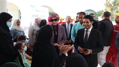 صحة الأقصر تنظم قافلة طبية بوحدة حاجر الضبعية (صور)