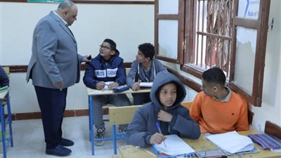 وكيل تعليم الوادي الجديد يستأنف جولاته لمتابعة لجان الامتحانات (صور)