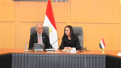 مايا مرسي تستقبل وزير التنمية الاجتماعية السنغافورية 