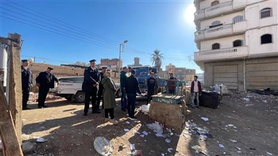 إزالة بؤرة عشوائية للنباشين ورفع 100 طن مخلفات في دمنهور 