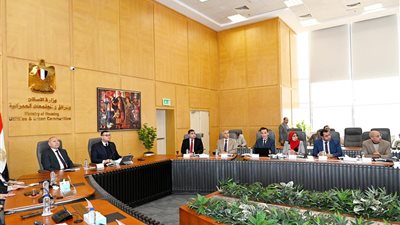 وزير الإسكان ومحافظ القاهرة يترأسان اجتماع لجنة مشروع تطوير منطقة مثلث ماسبيرو