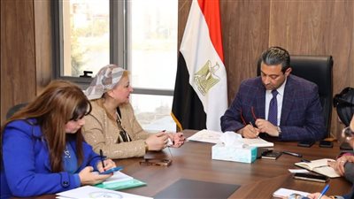 محافظ دمياط يناقش ومدير غرفة الصناعات الغذائية آليات تنفيذ برنامج تدريبي للباحثين عن عمل