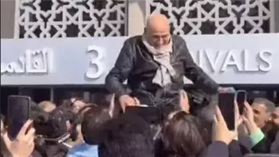 حمل جمال سليمان على الأعناق عقب عودته إلى سوريا بعد غياب 13 عاما