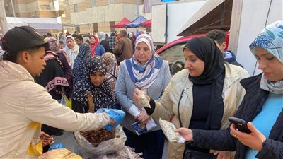 رئيس حي غرب بالإسكندرية تشهد اليوم الأول لسوق اليوم الواحد ببشاير الخير