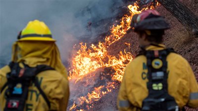 استمرار جهود البحث عن مفقودين جراء الحرائق في لوس أنجلوس