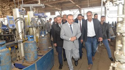 محافظ أسيوط يوجه بزيادة الإنتاج بمصنع بتروجاس لـ 73 ألف أسطوانة يوميًا