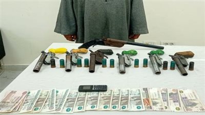 سقوط عنصر إجرامي يدير وكرًا لتجارة الأسلحة النارية في البحيرة 