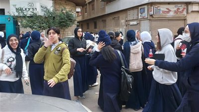 تباين آراء طالبات الصف الثاني الثانوي بالدقهلية في امتحاني الفيزياء والتاريخ (فيديو وصور) 