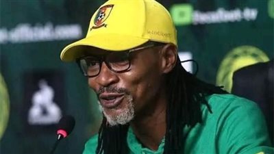 تعيين أسطورة الكرة الكاميرونية مدربا لمنتخب أفريقيا الوسطى