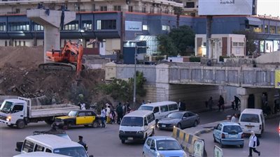 بدء تنفيذ أعمال تمهيد المسارات البديلة لكوبري المندرة تمهيدا لهدمه بالإسكندرية