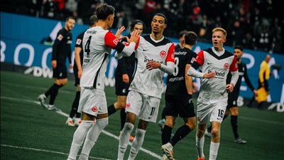 آينتراخت فرانكفورت يعوض رحيل عمر مرموش بثنائي دنماركي وفرنسي 