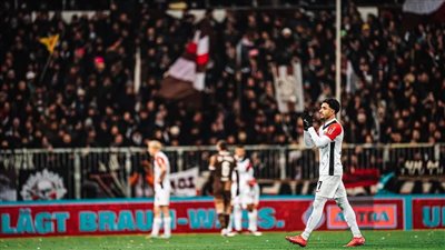 آينتراخت فرانكفورت يسحق فرايبورج برباعية بالدوري الألماني (فيديو)