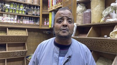 «سوق العطارة بشارع المعز.. رحلة في عالم الأعشاب».. ارتفاع الأسعار قبل موسم رمضان.. الحبهان بـ 1600 جنيه والفلفل الأسود بـ 380.. وهذه أبرز الفوائد الصحية (فيديو)