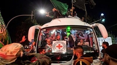 قبل الاتفاق المرتقب، إسرائيل تدرس اتخاذ إجراءات مشددة لمنع الفلسطينيين المحررين من الاحتفال 