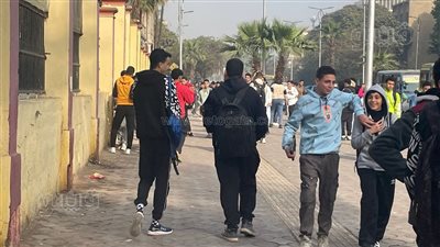 طلاب الصف الأول الثانوي بقنا يختتمون اليوم امتحانهم بمادة 