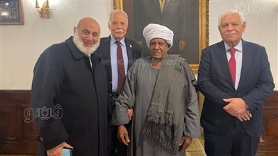 مسن من أمام ضريح عبد الناصر: «ناصر عاش ومات من أجل الغلابة» (صور) 