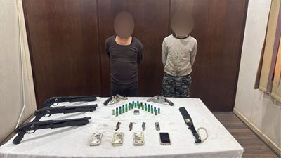 ضبط عاطلين لحيازتهما أسلحة نارية وبيضاء فى المرج 