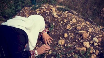 تفسير حلم موت الزوج في المنام وعلاقته بالمرور بمشاكل صحية ومادية 