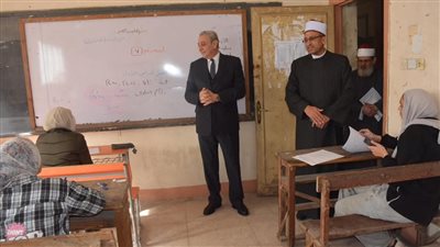 محافظ الغربية يتفقد سير امتحانات الأزهر ويشيد بتنظيم اللجان (صور)