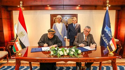 رئيس هيئة قناة السويس يشهد توقيع مذكرة تبادل رؤى مع الشركة العُمانية للخدمات اللوجستية 
