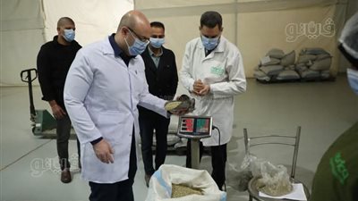 محافظ بني سويف يتفقد مصانع ببياض العرب لبحث دعم الإنتاج والتصدير