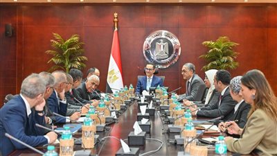 الخطيب يبحث فرص الاستثمار بالسوق المصرية في مجال صناعة الإطارات