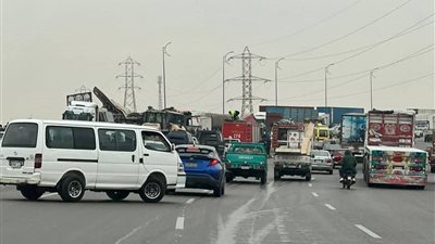 رفع آثار حادث الطريق الأوسطي بحلوان