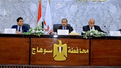 محافظ سوهاج يناقش الملفات الحيوية خلال اجتماع المجلس التنفيذي