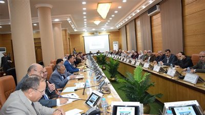 رئيس جامعة بنها يترأس اجتماع مراجعة نظام الجودة والسلامة والصحة المهنية