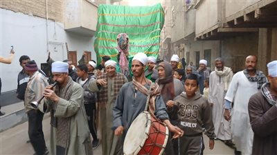 المئات يشاركون في احتفالات مولد الشيخ عمران بنجع حمادي (صور)